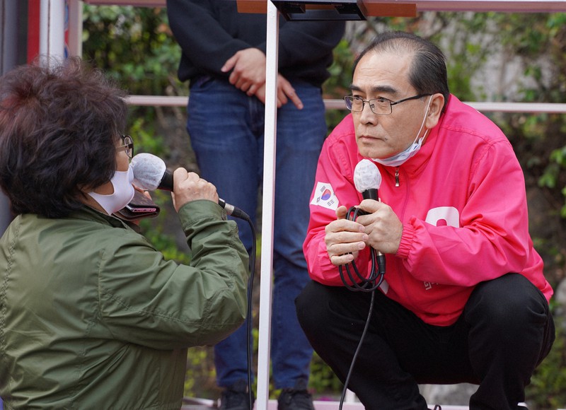 韓国総選挙 ソウルの中心で異例選挙戦 脱北元外交官が立候補 対立候補は批判 国家機密扱えるのか 毎日新聞 韓国総選挙 ソウルの中心で異例選挙戦 脱北元外交官が立候補 対立候補は批判 国家機密扱えるのか 毎日新聞