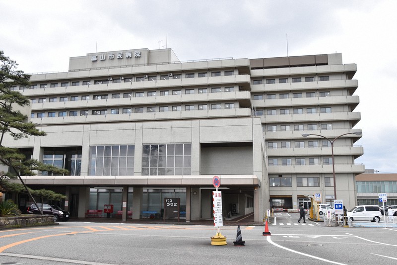 富山市民病院=同市今泉北部町で、高良駿輔撮影
