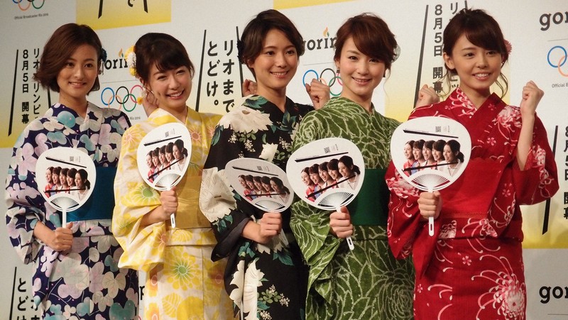 民放の女子アナは人気。写真は2016年のリオ五輪キャンペーン当時の民放キー5局のアナウンサー=東京都目黒区で2016年7月7日、須藤唯哉撮影