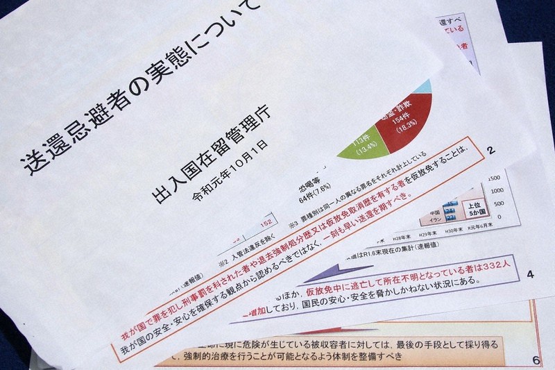 国会で、「虚偽」があると指摘された昨年10月の入管庁の資料。現在は、問題部分が削除された改定版が公開されている=井田純撮影