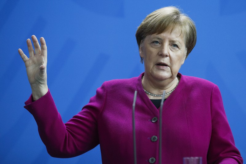新型コロナウイルス対策について報道発表するドイツのメルケル首相=2020年4月9日、AP