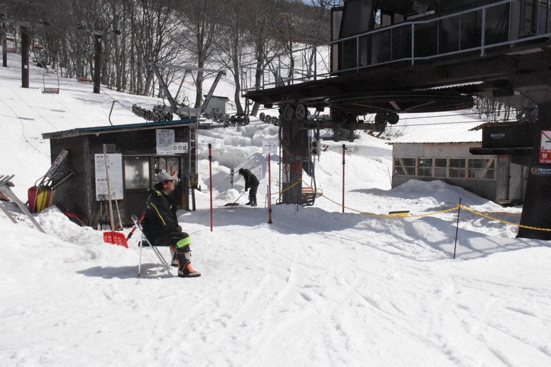 新型コロナ 雪残るスキー場も休業 ｇｗ前に利用客 残念 青森 青森 毎日新聞