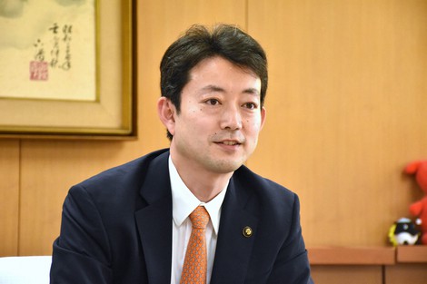熊谷峻　毎日値下げ　かみさま 熊谷俊人 | 毎日新聞「政治プレミア」
