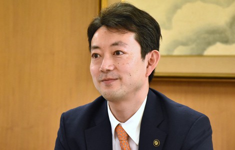 熊谷俊人氏＝須藤孝撮影