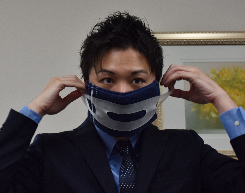 ハンカチがマスクに早変わり 岐阜の中小企業のアイデア商品に注文殺到