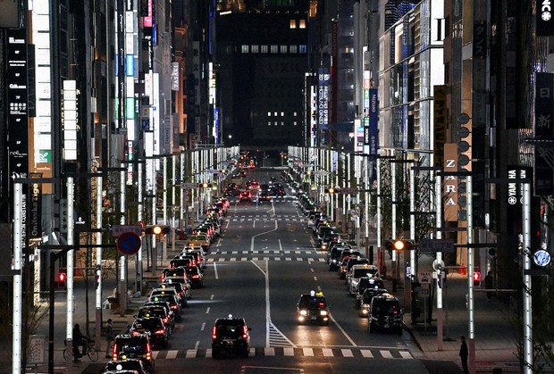新型コロナ 東京 銀座の灯も消え 緊急事態宣言 夜の街を歩く 毎日新聞