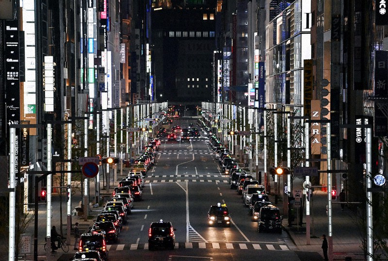 新型コロナ 東京 銀座の灯も消え 緊急事態宣言 夜の街を歩く 毎日新聞