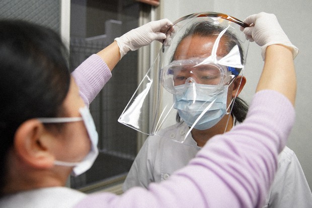 コロナ 服 に つく