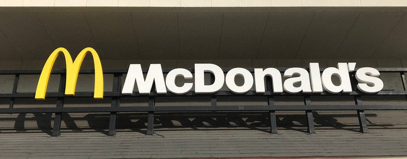 毎小ニュース：経済 マクドナルド、1910店で持ち帰りだけに | 毎日新聞