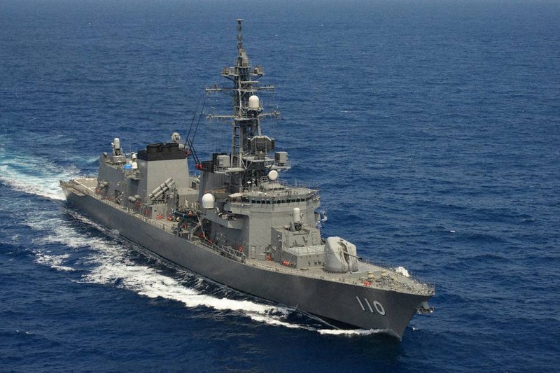 中東へ派遣された海上自衛隊の護衛艦「たかなみ」=防衛省提供