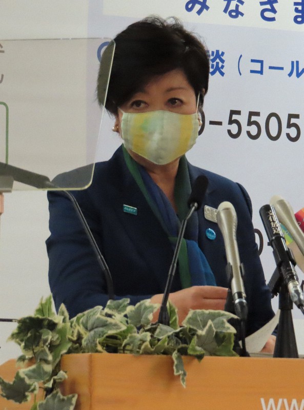 記者会見する小池百合子・東京都知事=都庁で2020年4月15日、黒川晋史撮影
