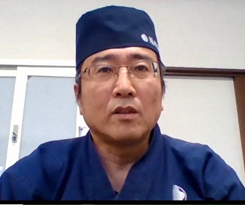 従業員への臨時ボーナス支給についてウェブ会議システムで語る須崎屋の伊藤剛社長=2020年4月17日、久野洋撮影