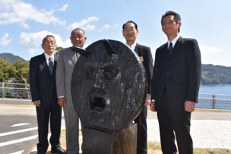 三重・熊野に「真実の口」 記念モニュメント設置 那智黒石協同組合