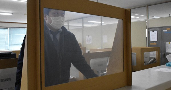 段ボールで ウイルス飛沫 防げ 製造会社がパーテーション開発 山形 毎日新聞