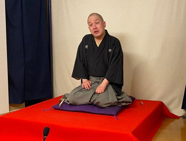 生配信で演じる春風亭一之輔=春風亭一之輔提供