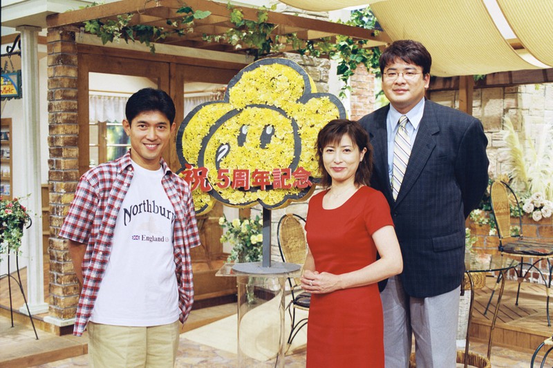 「はなまるマーケット」の司会を17年半、務めた岡江久美子さん(中央)と薬丸裕英さん(左端)。右端は斎藤哲也TBSアナウンサー=TBS提供