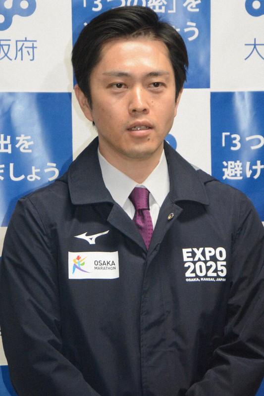 休業要請に応じなかったパチンコ店を公表した大阪府の吉村洋文知事=大阪府庁で2020年4月24日午後1時43分、石川将来撮影