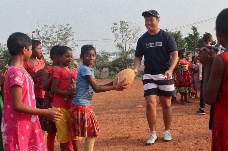 楕円の魂 インドで育む 同志社大ラグビー部 学生と交流 コロナ感染拡大で幕 めげず 来年も 毎日新聞