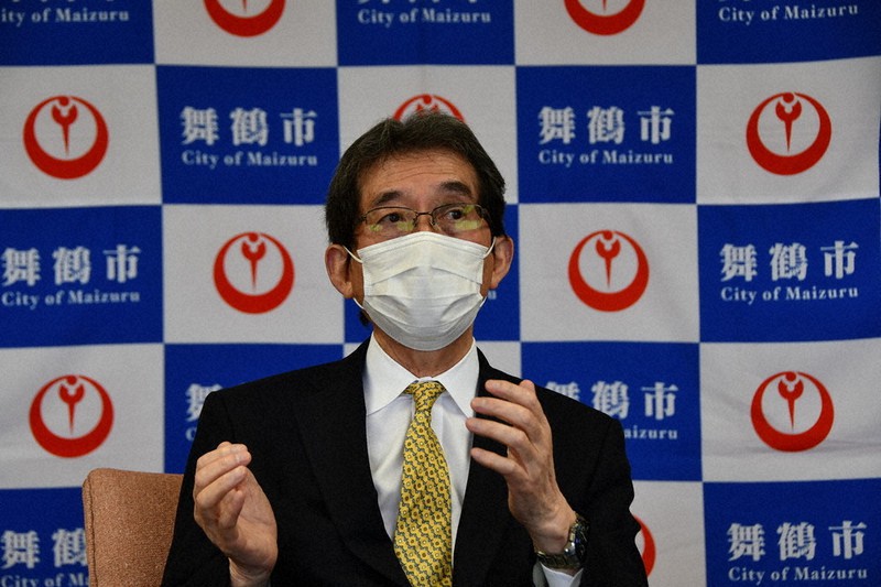 パーム油バイオマス発電所の推進を表明する多々見良三市長=舞鶴市役所で、塩田敏夫撮影