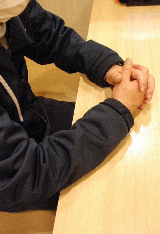 亡き妻への思いを語る新城篤さん=兵庫県伊丹市で2020年4月13日午後9時26分、川畑さおり撮影