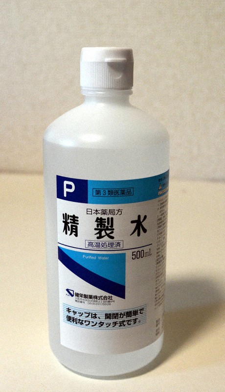 ドラッグストアなどでの品薄状態が続く精製水=2020年4月24日午前9時17分、李英浩撮影