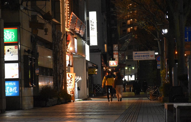 新型コロナ 緊急事態宣言 直後の週末 盛岡駅周辺 人出３割減 自粛効果 経営 生活不安の声も 岩手 毎日新聞