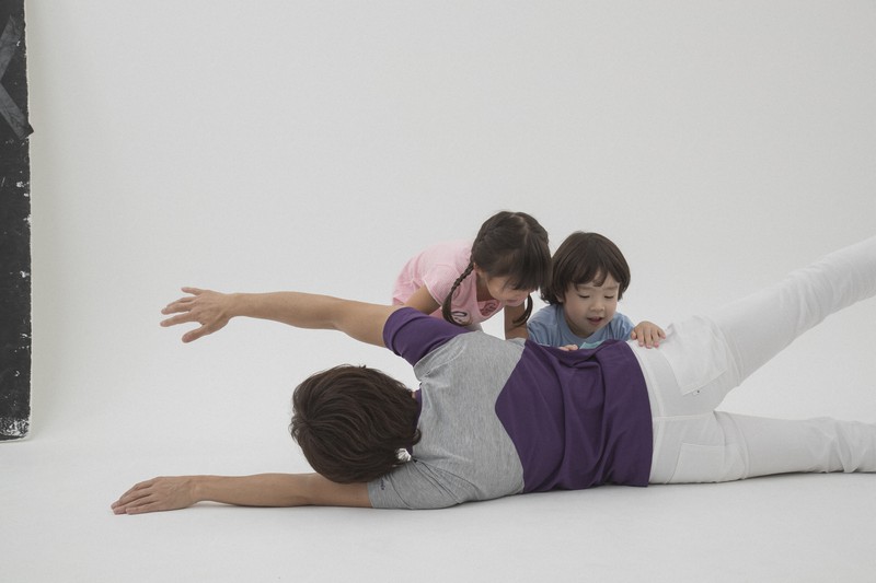 ひろみちお兄さんの「親子体操」 自宅でやってみよう [写真特集3/21