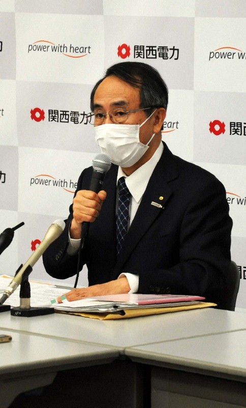 記者会見する関西電力の森本孝社長=大阪市北区で2020年4月28日午後3時4分、鈴木健太撮影