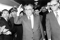 In this May 21, 1987, file photo, then North Korean President Kim Il Sung, center, and then Chinese Premier Zhao Ziyang make their way through a crowd of well-wishers at the train station in Beijing. (AP Photo/Neal Ulevich)