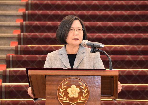 コロナで大活躍する 世界の女性リーダー と小池都知事 メディア万華鏡 山田道子 毎日新聞 経済プレミア