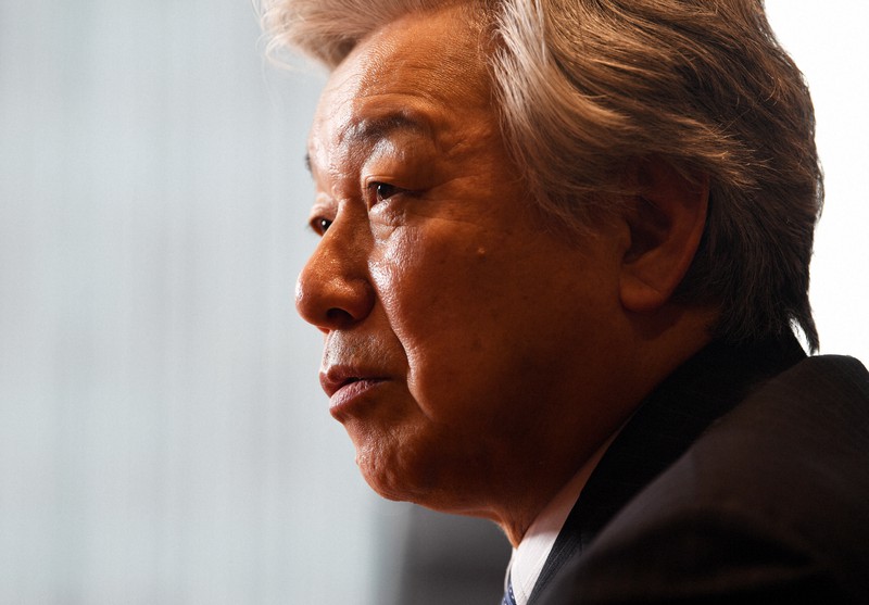 インタビューに答えるスカイマークの佐山展生会長=東京都千代田区で2020年4月16日、滝川大貴撮影