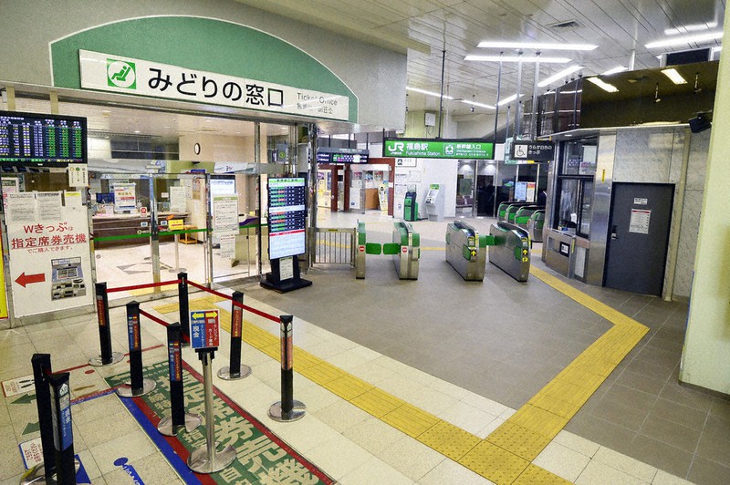 新型コロナ 大型連休初日 福島駅はガラガラ 新幹線も乗客まばら 福島 毎日新聞