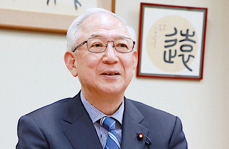 井上義久氏＝岡本同世撮影