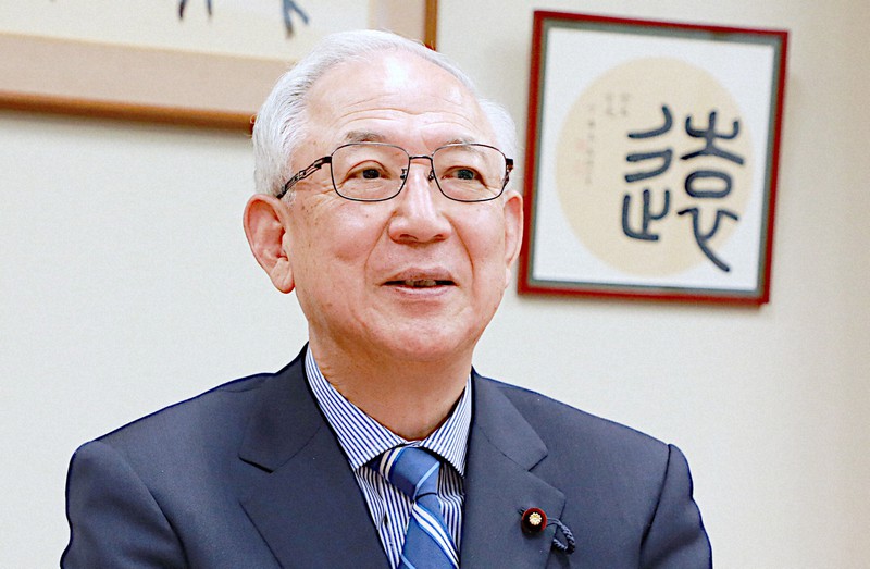 井上義久氏=岡本同世撮影