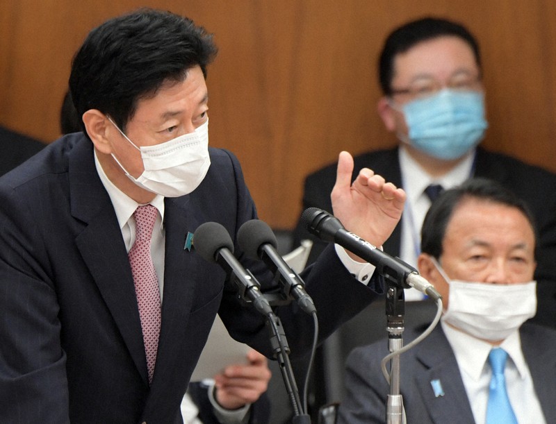 日本経済の行方は……(西村康稔経済再生担当相)=2020年4月13日、竹内幹撮影