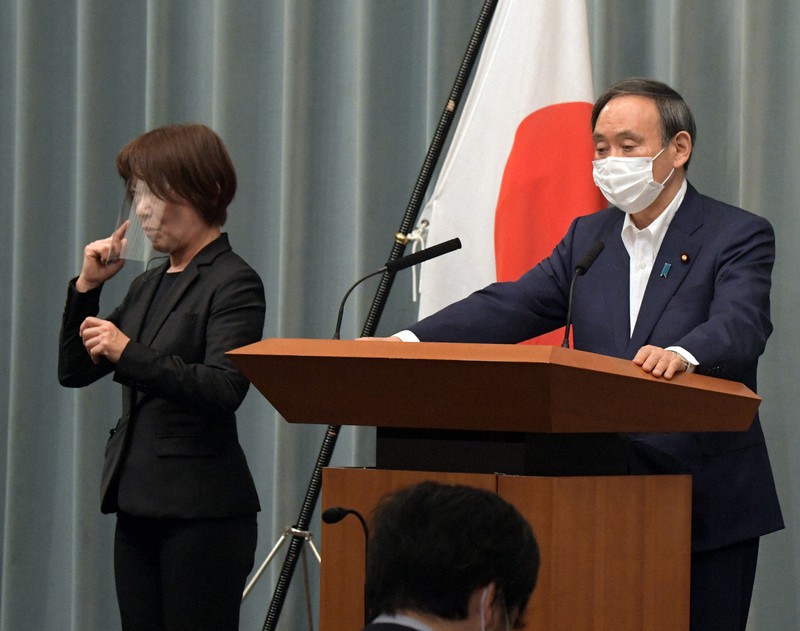 記者会見する菅義偉官房長官=首相官邸で2020年5月1日午前10時11分、竹内幹撮影