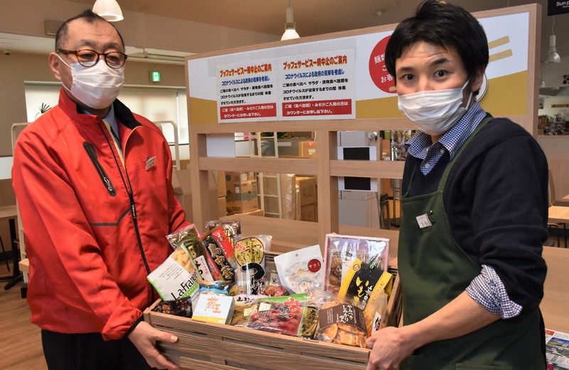 バーチャルはしご旅セットで動画とセットの県産品などを詰め合わせにした商品=天童市で2020年4月30日午前10時48分、日高七海撮影