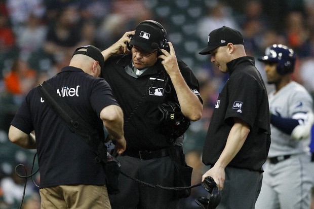 mlb umpire uniforms