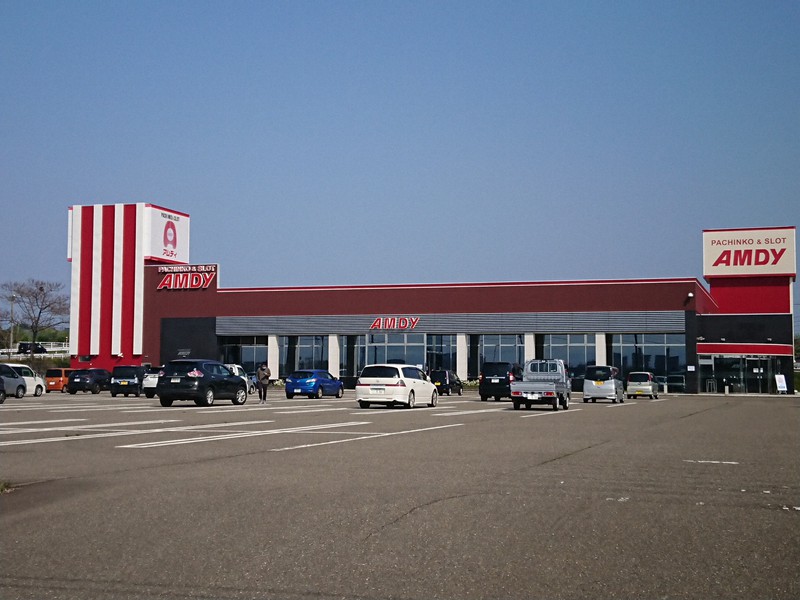 休業指示を受けたアムディ石橋店=新潟県上越市石橋で2020年5月2日、石塚誠撮影