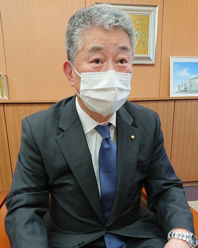 新型コロナウイルスの感染拡大防止に向けた対策を語る安岡良介・府歯科医師会会長=京都市中京区の府歯科医師会館で、今西拓人撮影