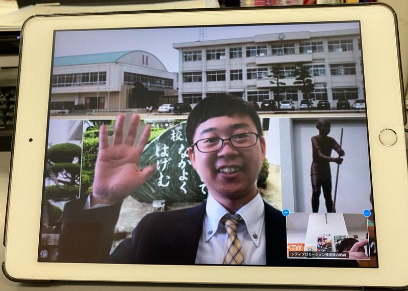 愛媛県西条市内の風景を使ったZoomの活用事例=市提供