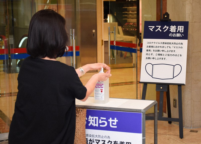 熊本 鶴屋百貨店 が営業再開 13日からは通常営業に 毎日新聞