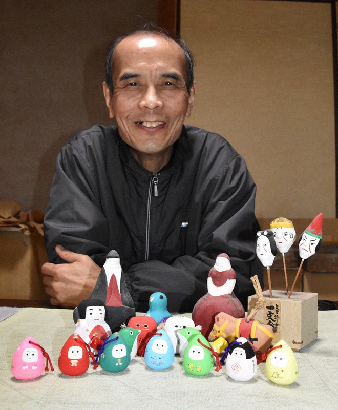 宮脇さんが制作した郷土玩具や人形たち