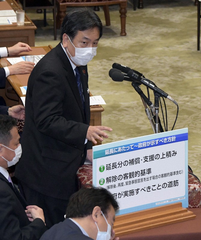衆院予算委員会で質問をする立憲民主党の枝野幸男代表=国会内で2020年5月11日午前9時52分、竹内幹撮影