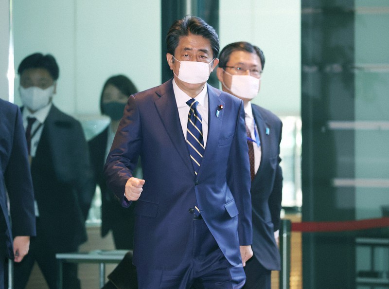 首相官邸に入る安倍晋三首相=2020年5月14日午前9時56分、喜屋武真之介撮影