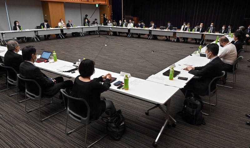 新型コロナウイルス感染症の対策を検討する政府専門家会議=東京都千代田区で2020年5月14日午前8時36分、北山夏帆撮影