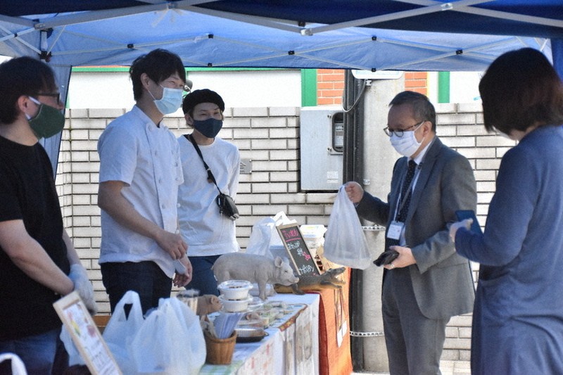 新型コロナ 弁当売り場 無償提供 盛岡 街ぐるみで飲食店応援 岩手 毎日新聞