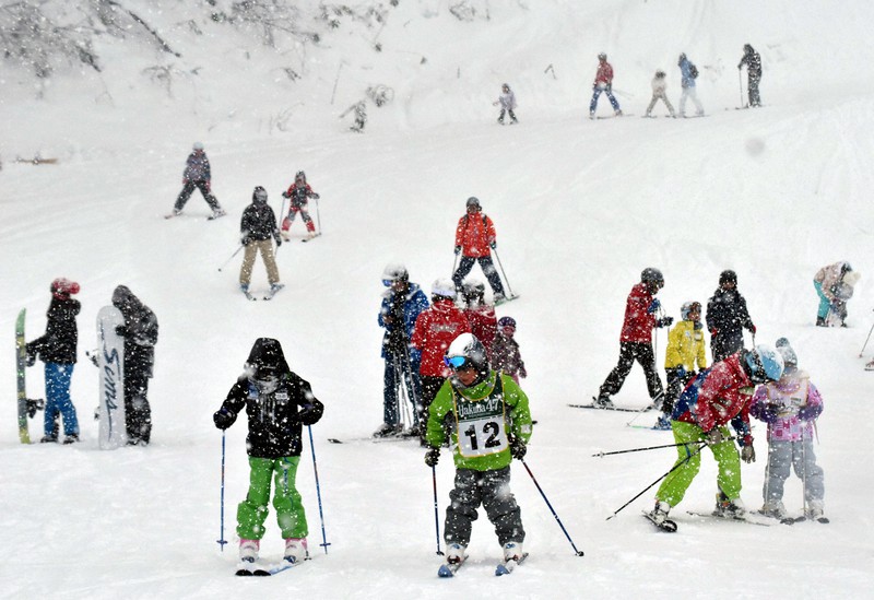 にぎわうスキー場=長野県白馬村のHakuba47で2018年12月30日、島袋太輔撮影