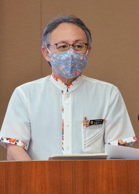 定例記者会見で沖縄の本土復帰48年について語る玉城デニー知事=那覇市の県庁で2020年5月15日午前11時33分、竹内望撮影