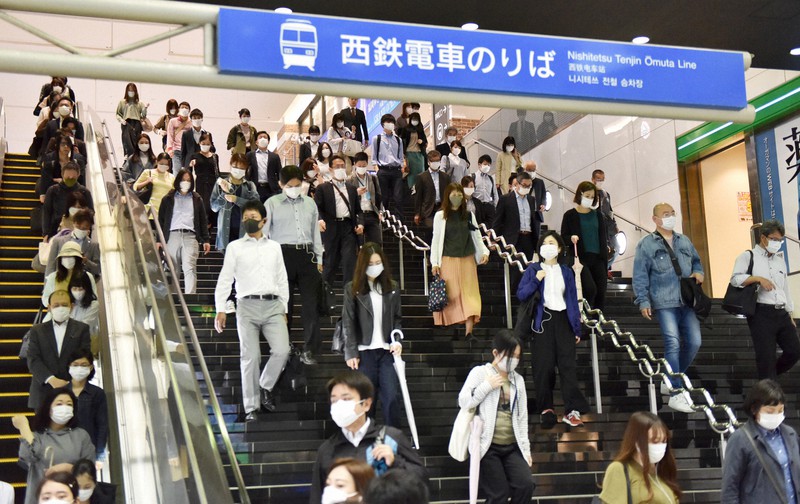 緊急事態宣言が解除されて一夜明けた15日朝の西鉄福岡(天神)駅=2020年5月15日、田鍋公也撮影
